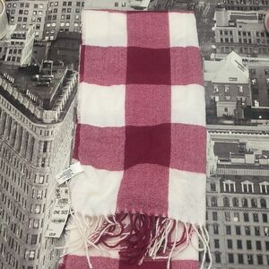 Red and White Checkered Scarf#i